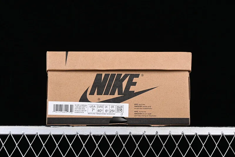 All categories Air Jordan Jordan series basketball shoes Air Jordan 1 High Air Jordan 1 Zoom CMFT AJ1 Joe 1 gray and purple color matching DV1305-005